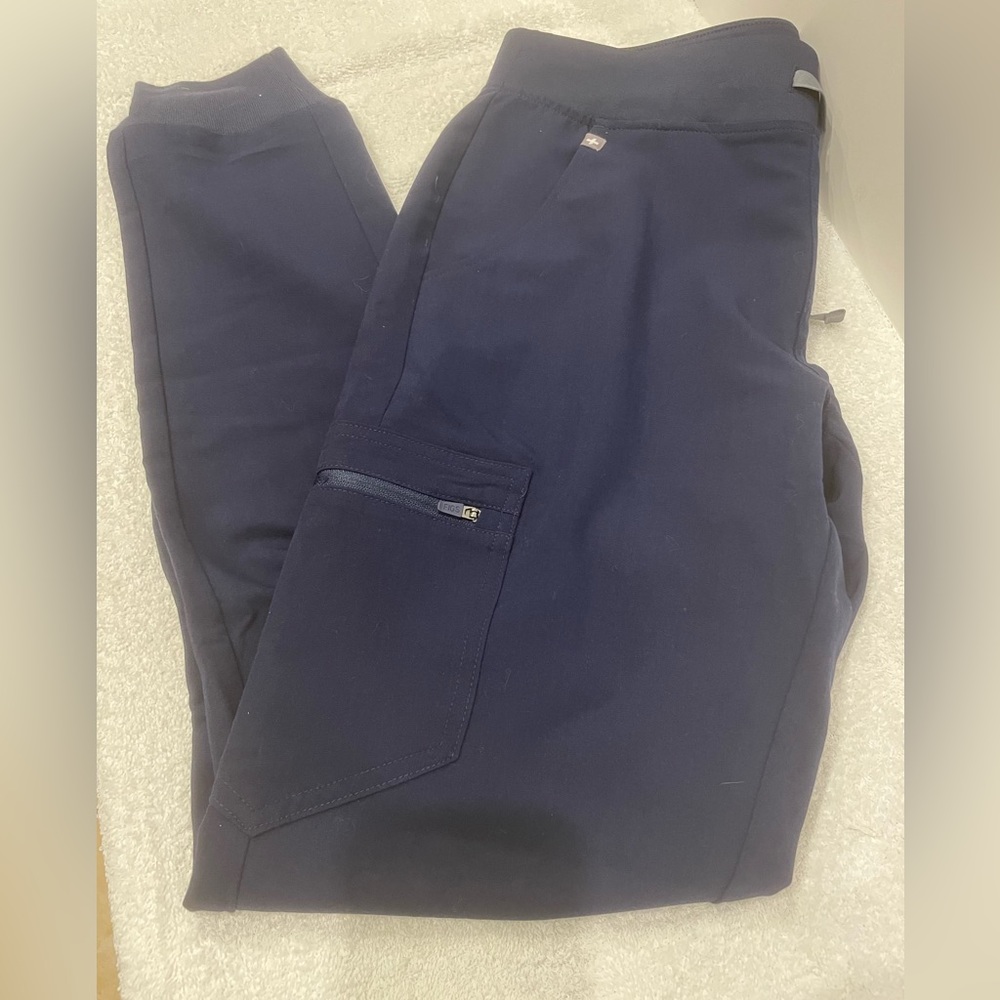 Woman’s Figs Scrubs Pants.